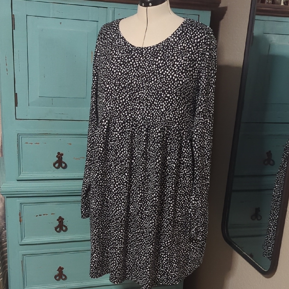 Chic Black and White Polka Dot Long Sleeve Dress